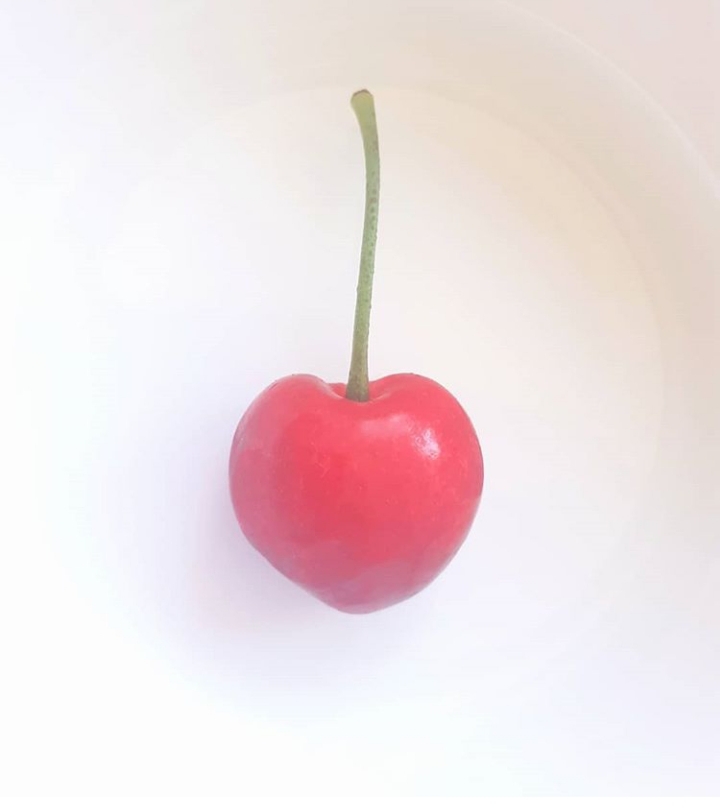 https://www.monicachacin.com/wp-content/uploads/2020/07/cereza.jpg
